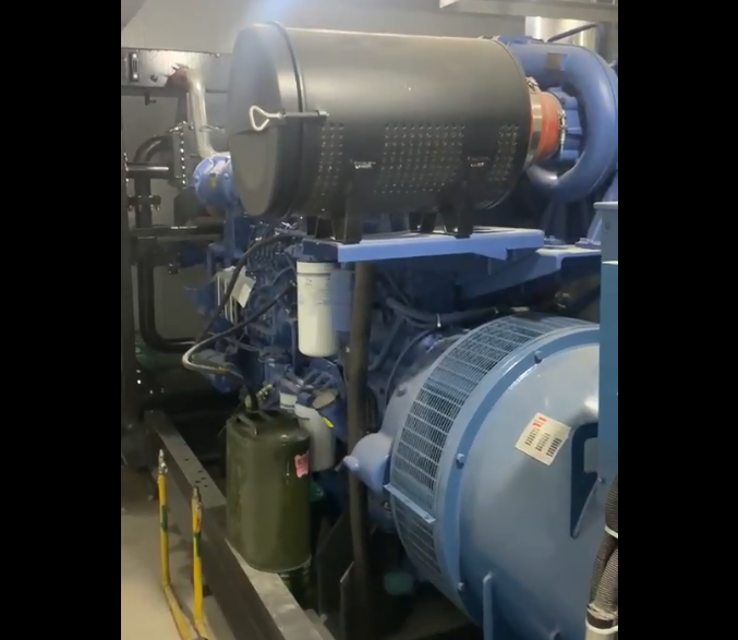 某企業(yè)1000KW玉柴發(fā)電機組交付使用